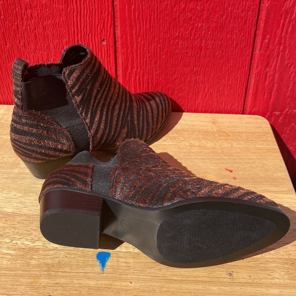 Cato Tiger Stripe Fur Ankle Bootie - Picture 6 of 6